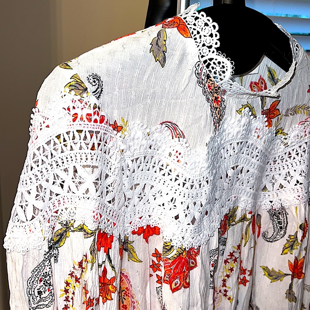 NWOT Fate Lace Floral Blouse - Picture 6 of 10
